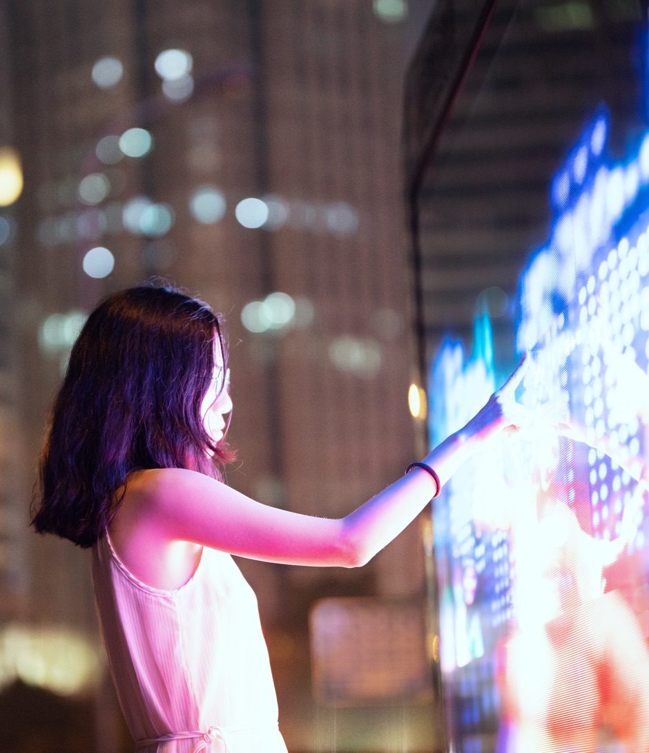 Person at digital commuting map