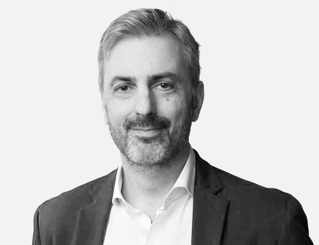 Headshot of Tales Sian Lopes